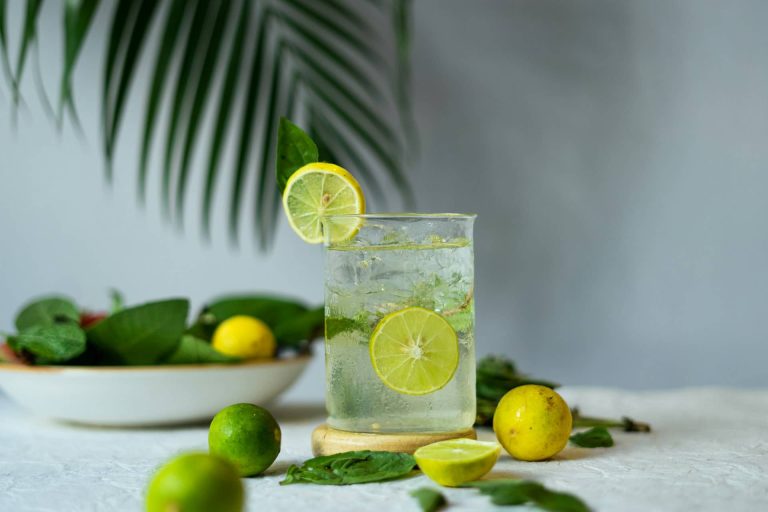 How to make fresh and cold mint lemonade