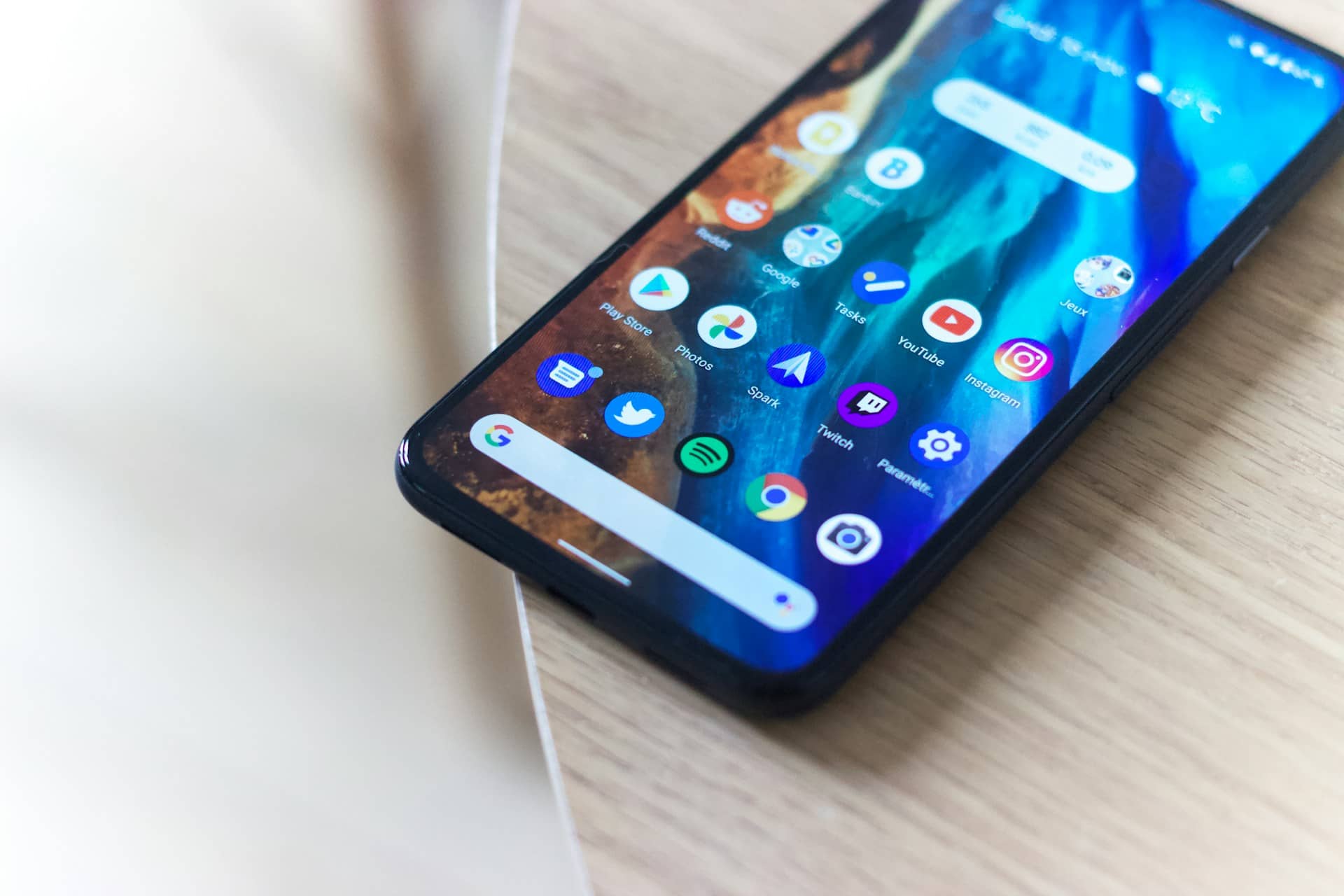 تحديثات برامج أندرويد و iOS الجديدة وأهم ميزاتها